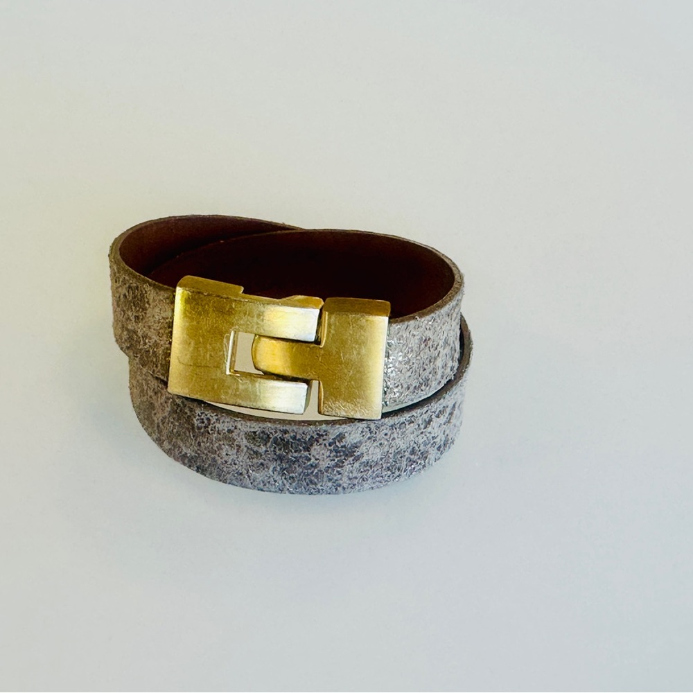 Leighelena Double Jigsaw Bracelet Taupe Leather Distressed Gold Tone - Picture 2 of 10
